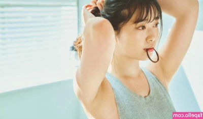 Mariri Sugimoto [ mariri-sugimoto ] - Just a lil' tease in this hot yellow slingshot thong. I'll be posting