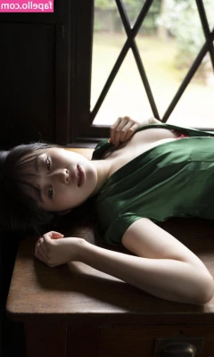 Mariri Sugimoto [ mariri-sugimoto ] - The best place to be is kneeling in front of me as I take my shoes
