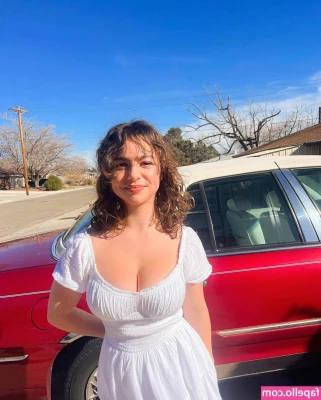 Chloe Reynolds [ chloe-reynolds ] - Cum slide in my DMs for a taste