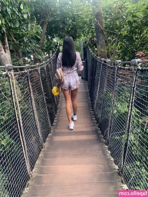 Chloe Reynolds [ chloe-reynolds ] - I like spicy food, too, but this is just 🥵