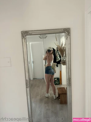 bellaaraee - Peeka boo
