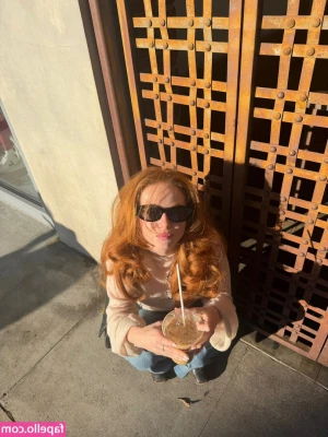 Francesca Capaldi [ francesca-capaldi ] - Would you play with my feet while you fuck me? 🥵️