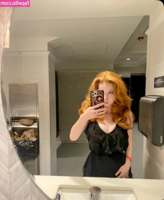 Francesca Capaldi [ francesca-capaldi ] - I know  we all look at it   That littl sand bugger   Or sand  water