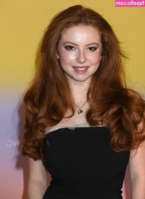 Francesca Capaldi [ francesca-capaldi ] - I really need motivation for this week to get things done end make
