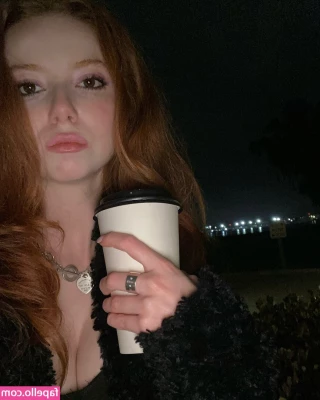 Francesca Capaldi [ francesca-capaldi ] - Glowing light a light