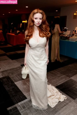 Francesca Capaldi [ francesca-capaldi ] - Happy Friday