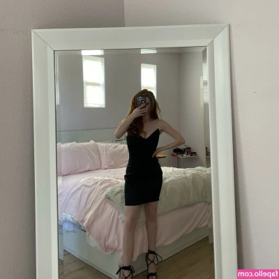 Francesca Capaldi [ francesca-capaldi ] - Sexy bubble butt for a Sunday pleasure