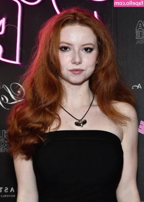 Francesca Capaldi [ francesca-capaldi ] - Good morning baby, here's a lil flash to start the day