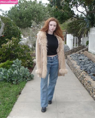 Francesca Capaldi [ francesca-capaldi ] - When you’re a greedy big titty cum slut 💦