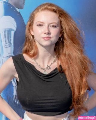 Francesca Capaldi [ francesca-capaldi ] - Getting a little wet and wild  Sound up if you re into that sort of