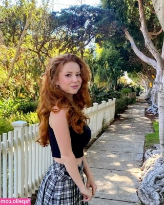 Francesca Capaldi [ francesca-capaldi ] - When ur ready come and get it