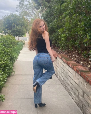 Francesca Capaldi [ francesca-capaldi ] - Thirsty Thursday   who s going to shine me up