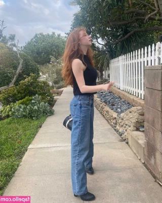 Francesca Capaldi [ francesca-capaldi ] - hit it from the back  or front so you can watch my titties jiggle