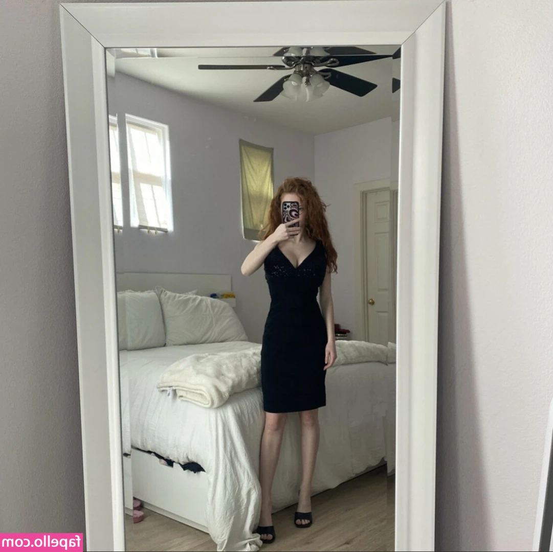 Francesca Capaldi [ francesca-capaldi ] - Wanna see something wet? 😈