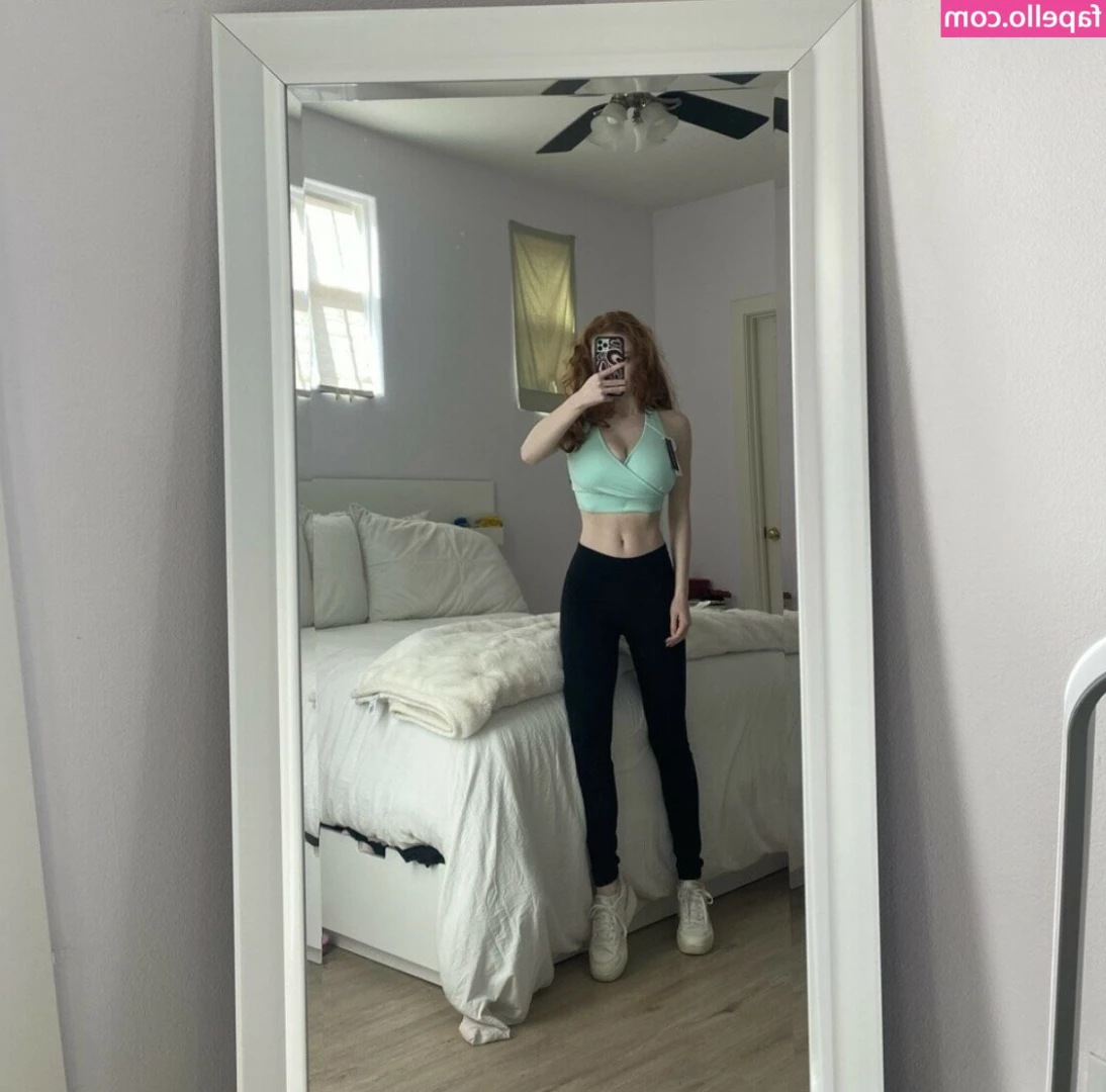 Francesca Capaldi [ francesca-capaldi ] - Marry christmass celebrated with a frosty wedgie