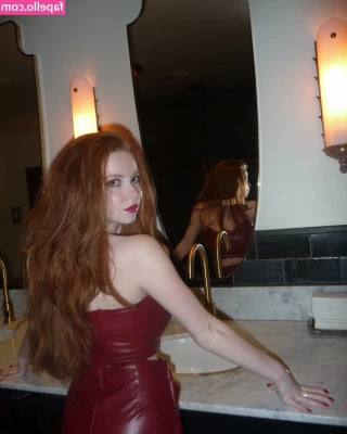 Francesca Capaldi [ francesca-capaldi ] - I love playing with other women if only I had a friend to play with
