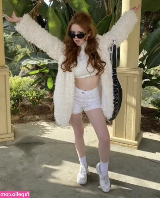 Francesca Capaldi [ francesca-capaldi ] - I'm so fucking hot in latex! 👅💦