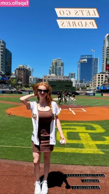 Francesca Capaldi [ francesca-capaldi ] - This nasty whore  sora_ww  can handle two dicks smashing her holes at