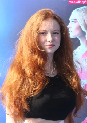 Francesca Capaldi [ francesca-capaldi ] - Smoking relaxing