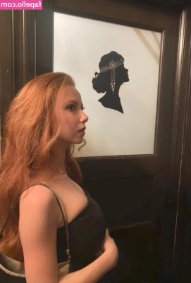 Francesca Capaldi [ francesca-capaldi ] - Bed feet