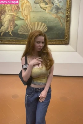 Francesca Capaldi [ francesca-capaldi ] - Naughty Bunny twerking 🍑 Happy Ass Wednesday 😍😍😍