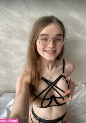 hotblondesarah - Have you ever had a fantasy of keeping a little slut on retainer?