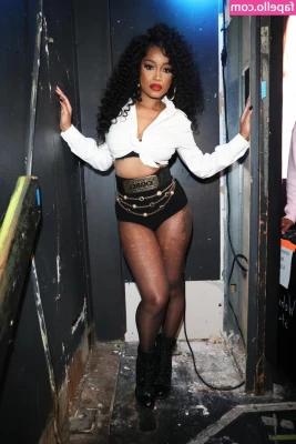 Keke Palmer [ keke-palmer ] - 8 mins of morning mirror play....