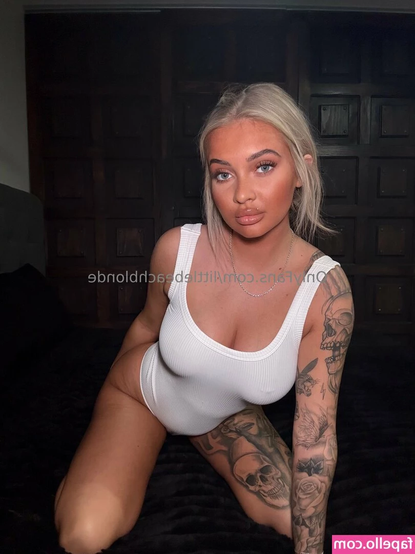 littlebeachblonde - Watch while daddy barley fits it in my tight little ass   Or watch it
