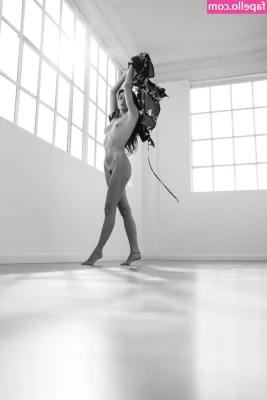 Tezz Tran [ tezz-tran ] - It s frisky Friday