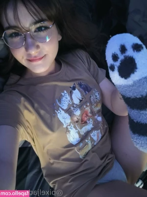 pixeljadearixela - If you're a paying sub I expect you to be liking my posts as your