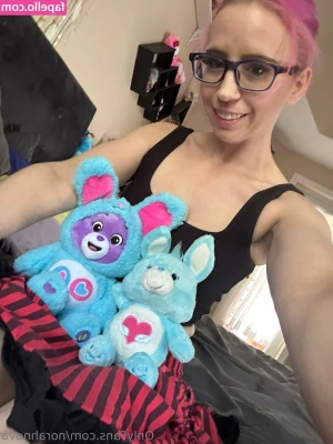 norahnova - Wanna come and kiss every inch of my body