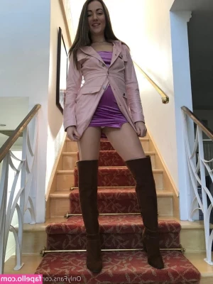 Lily Adams [ lily-adams ] - Tieing my hair up  getting ready to suck some dick  It could be yours