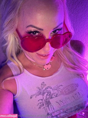 tooltimewithheidi - Enjoying myself under the sun