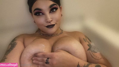 trippyleigh - When you re horny and you need an ass just right now  that s the