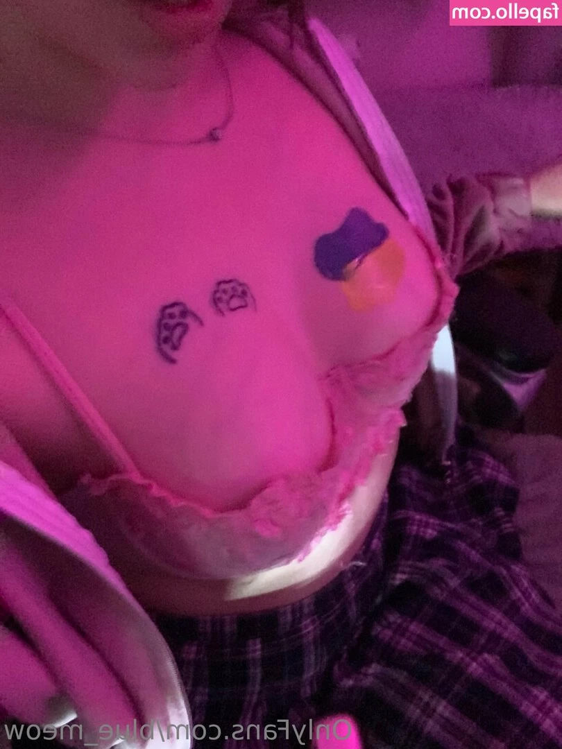 blue_meow [ blue-meow ] - Boobies