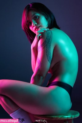 Nyaaati [ nyaaati-1 ] - Can never go wrong with stockings