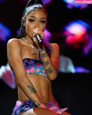 Coi Leray [ coi-leray ] - More hump day fun💋💋💋Candy