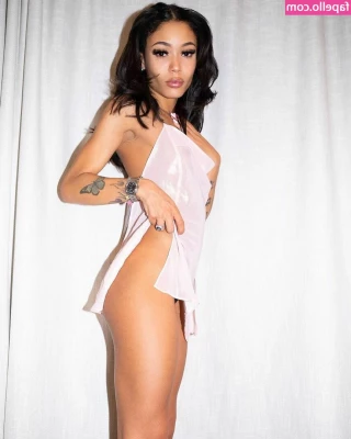 Coi Leray [ coi-leray ] - Quieres ver mi cara cuando me pillan abierta de piernas en la bañera
