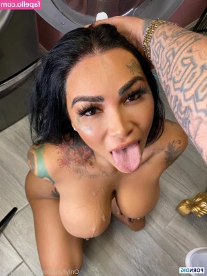 Seebrittanya [ seebrittanya-1 ] - Keep it in the closet! Coloured or BW version?