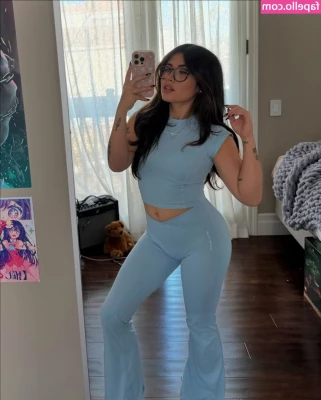 yourprincesslol - Id totally send you cute nudes like this while u work 🤭💜