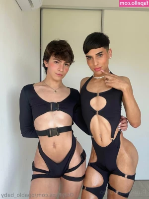 ppablo_baby [ ppablo-baby ] - Last day with my glowing nails  Had to make a little vid