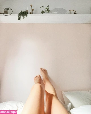 Kelsey Marillis [ kelsey-marillis ] - got my new pc set up, stay tuned! I’ll be camming again posting my