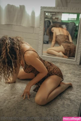 Gillian Barnes [ gillian-barnes ] - Do we get lost in the dark