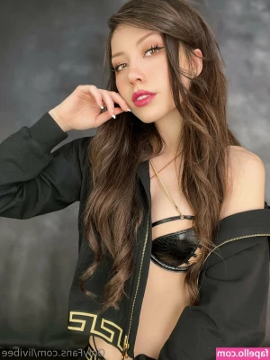 Livibee - 35% off all GG videos with @mikayelamiller! This Friday is her one