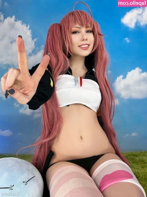 Livibee - When I tan I end up with oil on my body and Sooo hot and sweaty.
