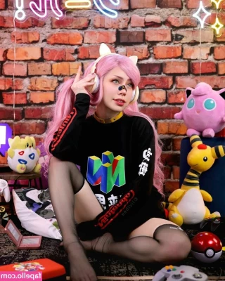 Livibee - Hunp Day Throwback