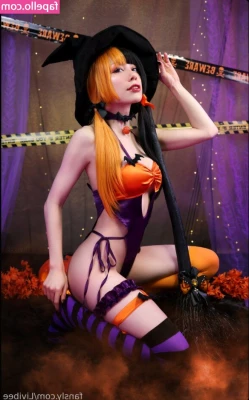 Livibee - Waiting to dig these nails into your back