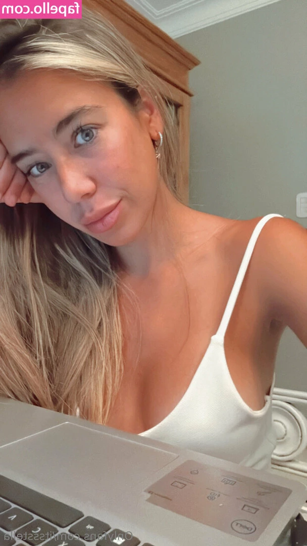 itssstella [ itssstella-1 ] - gamer girl stuffing all her holes