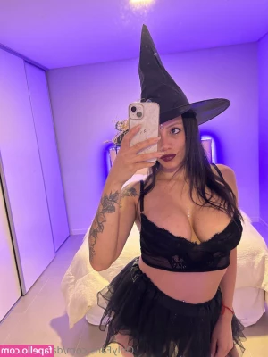 danielaflavia - Tell me how my content makes you feel  respond with GIFs only
