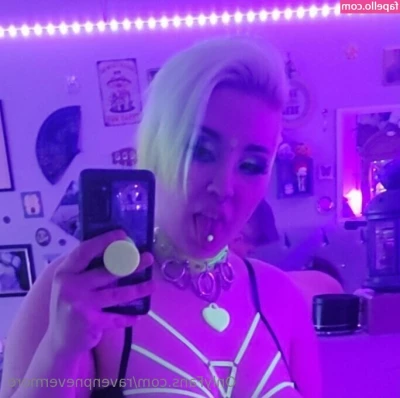 ravenpnevermore - Do you like the pink or green panties on me? Or should I take them